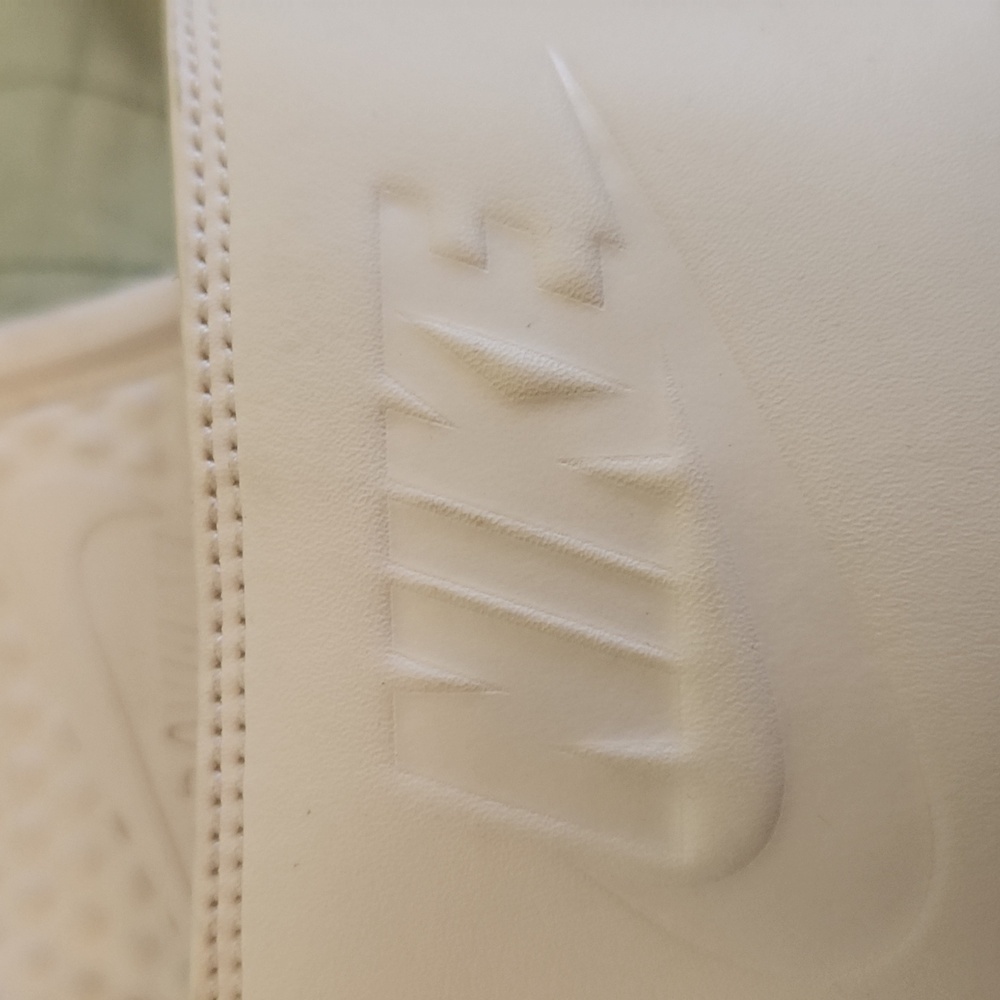 Nike Slides Size 8 - image 3